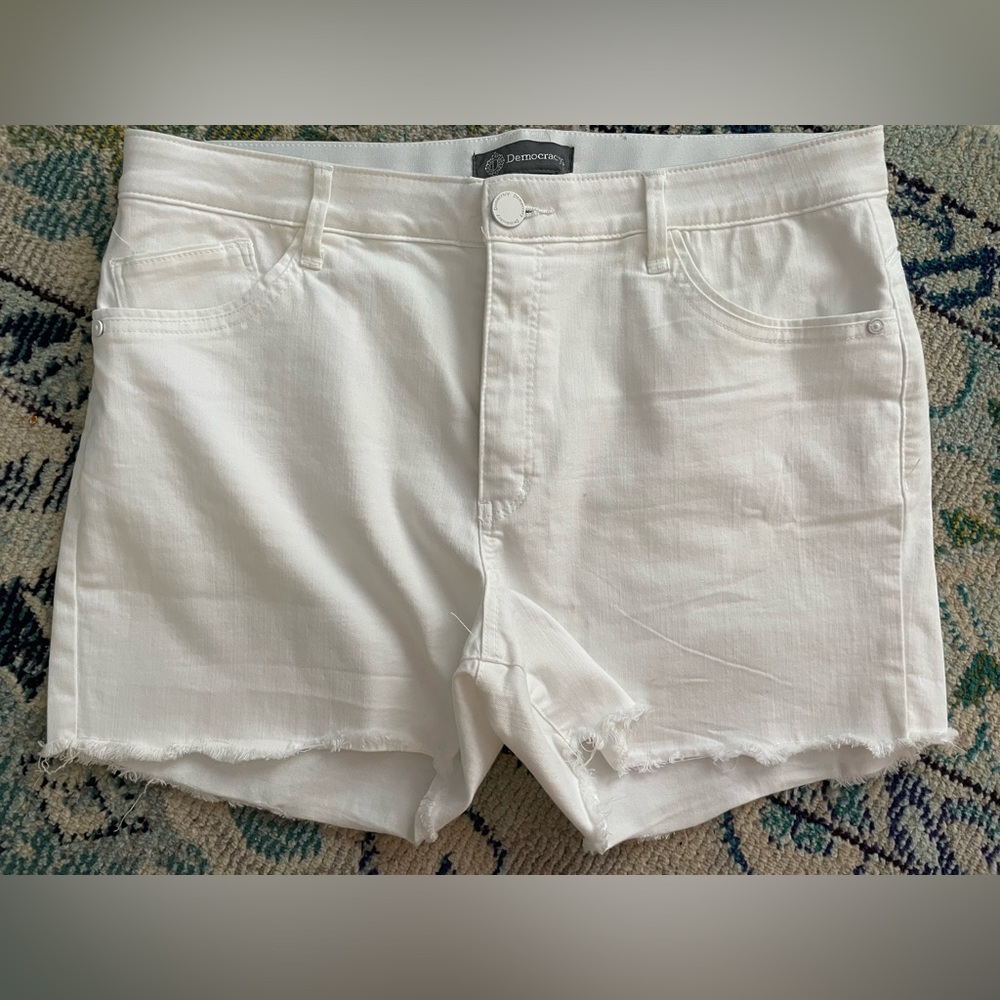 NWOT 16 Petite Democracy Fray Hem White Denim Shorts